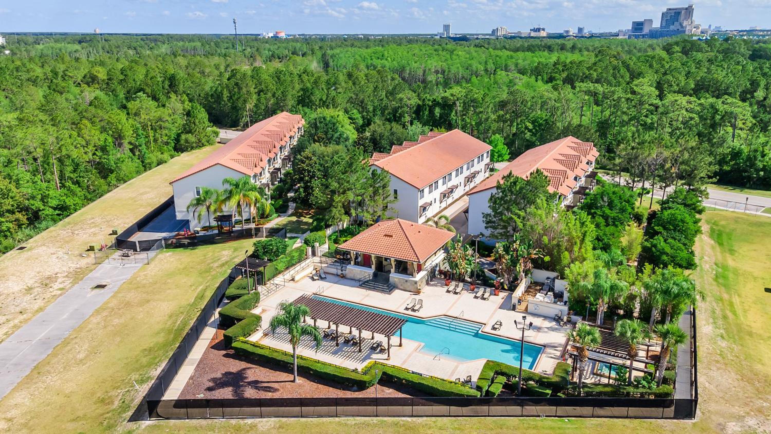Luxurious Townhome - 5 minutes from Disney