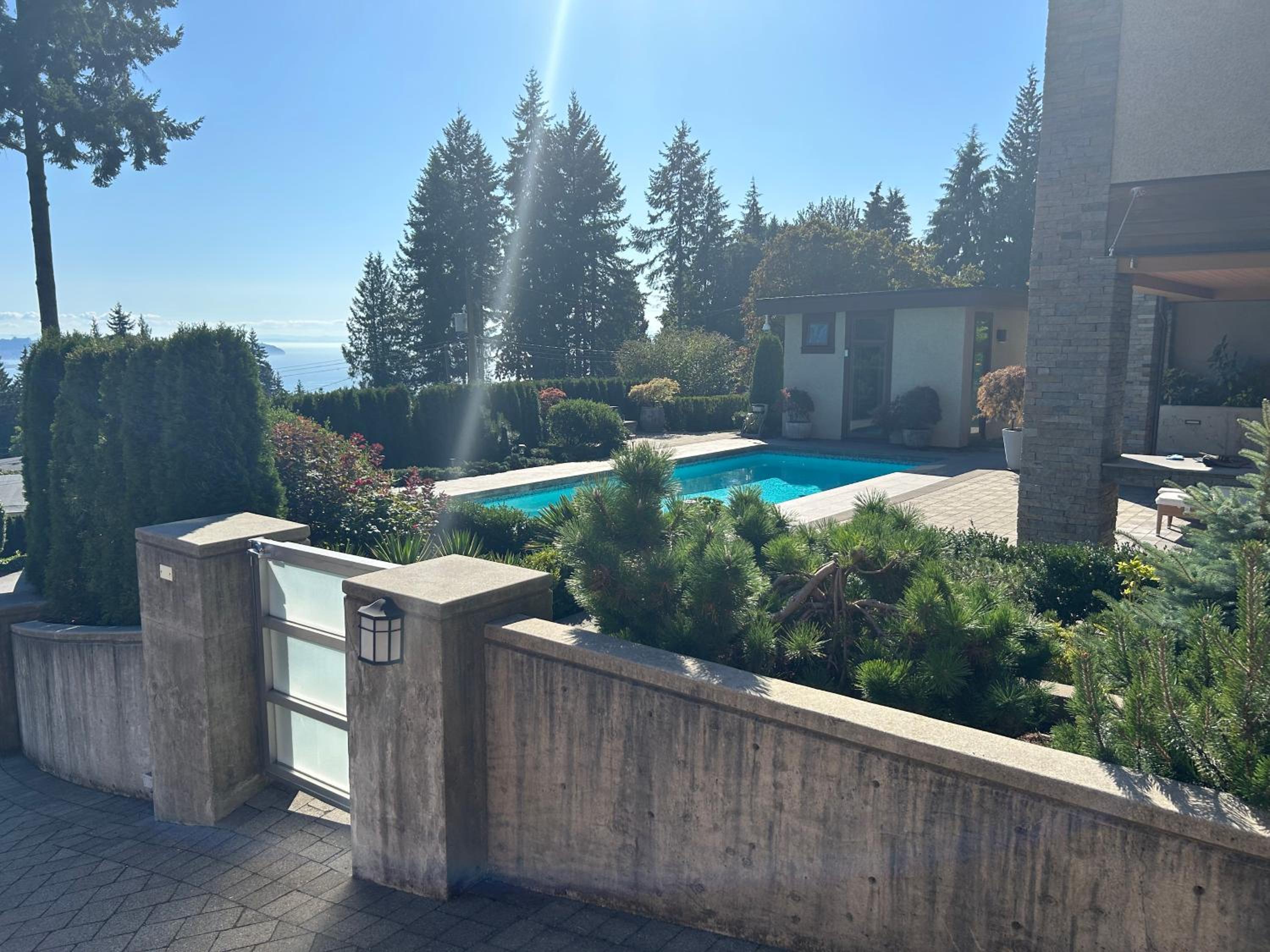 Luxury accomodation in West Vancouver