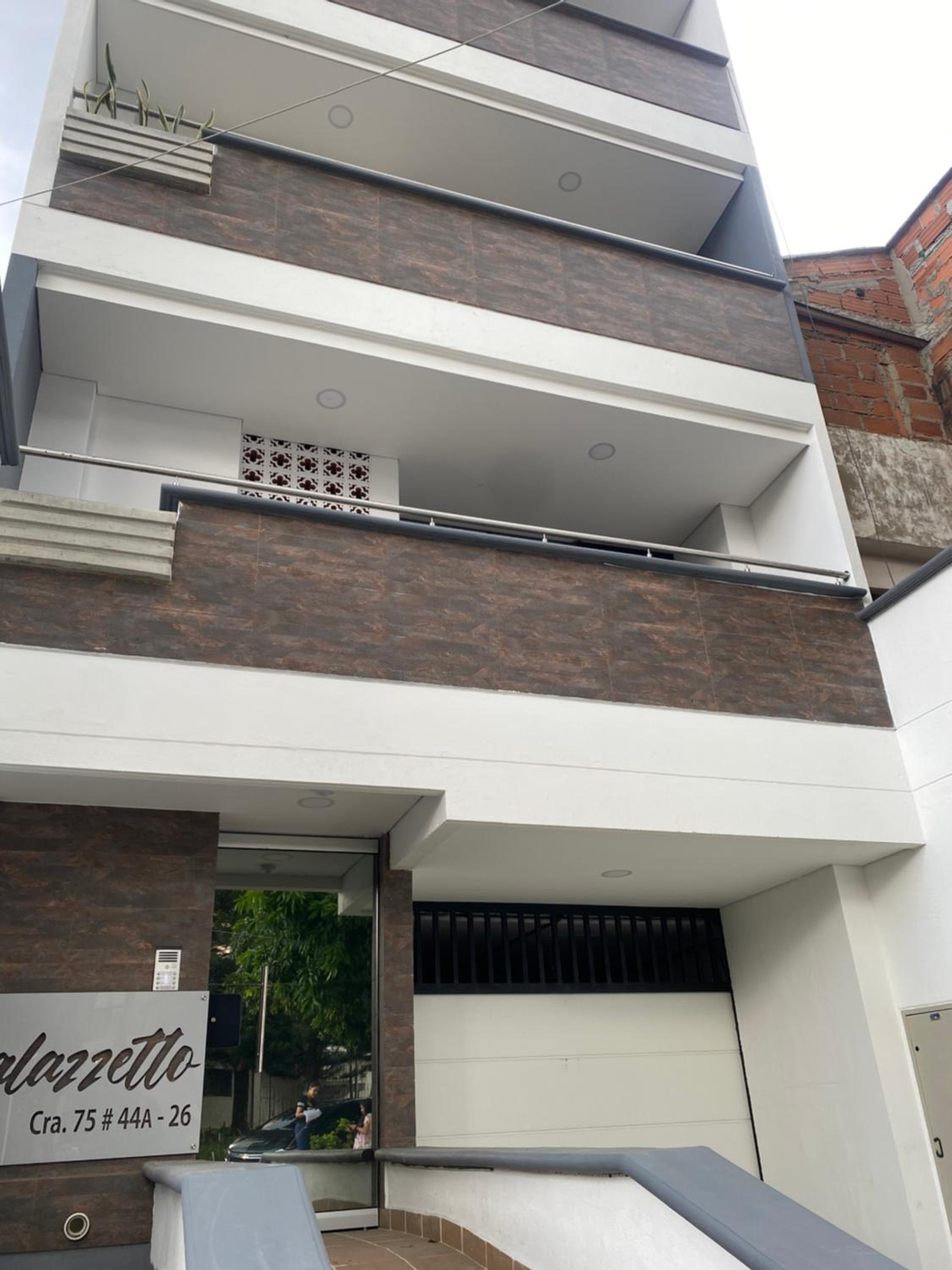 Plazetto Laurles Apartamento bonito de 3 alcobas Parquedero