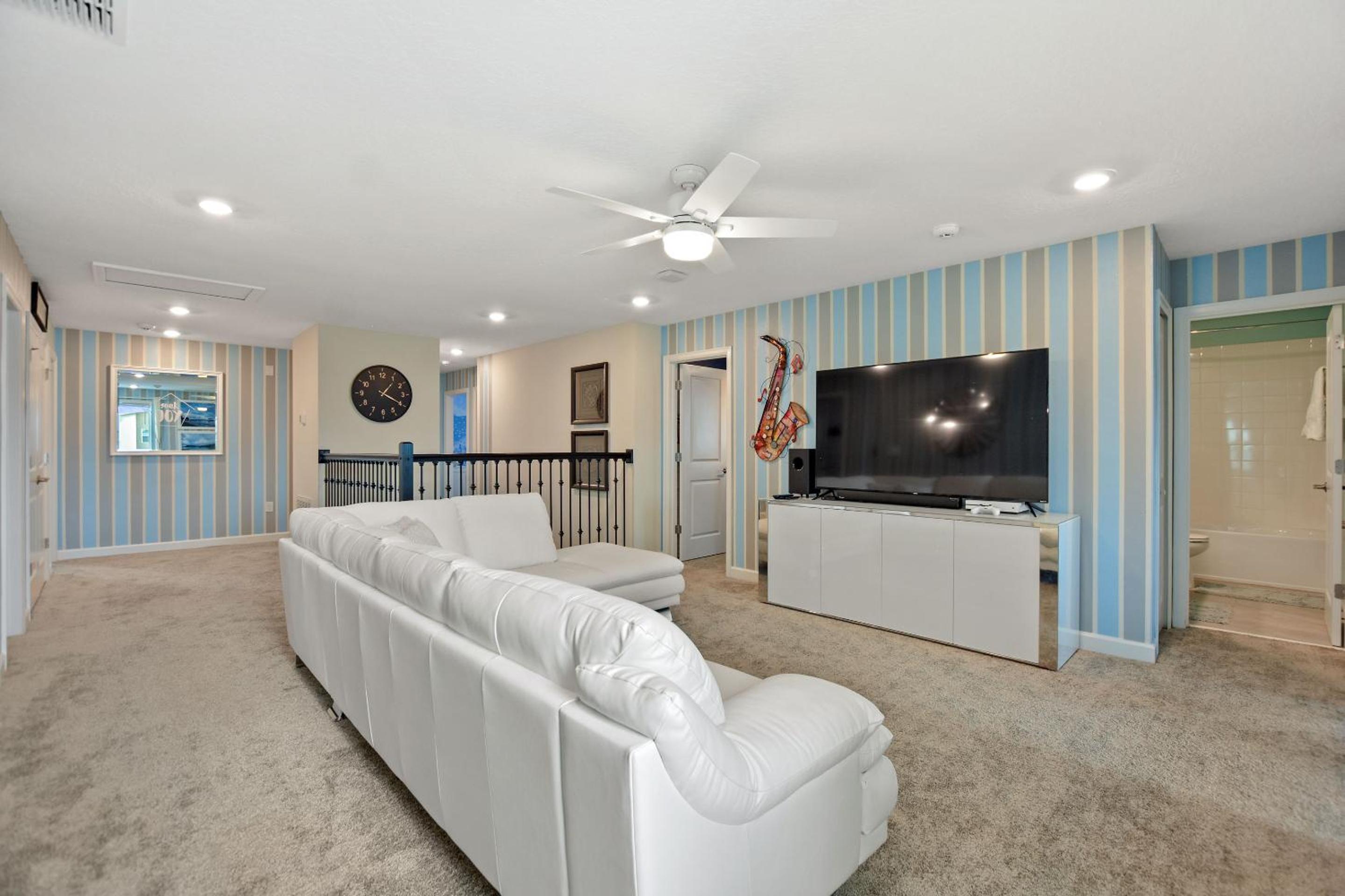 Luxury Villa near Disney 8 Bedroom Private Pool & Playground1