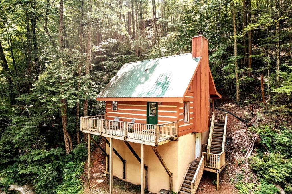 Fall Foliage Hot Tub Fireplace Creek Fire pit View view 4