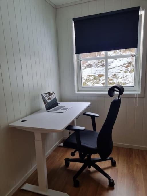 Moderne hus med 5 soverom og 2 bad på Hidra view 4