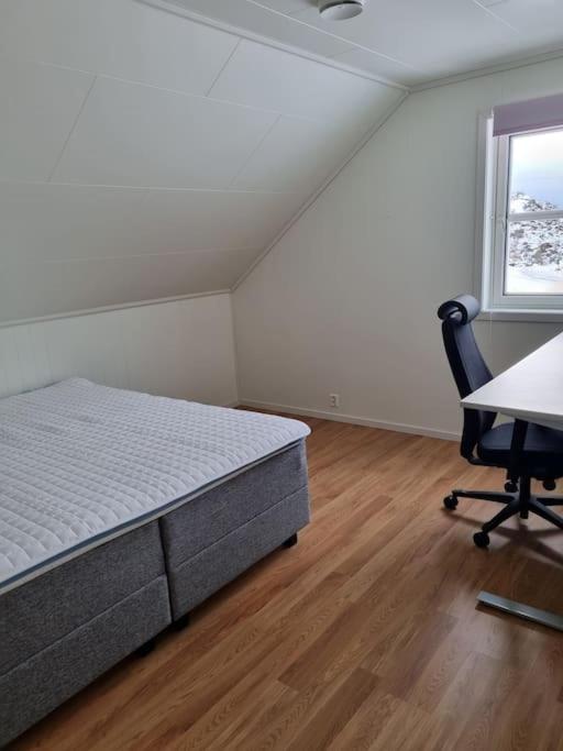 Moderne hus med 5 soverom og 2 bad på Hidra view 5