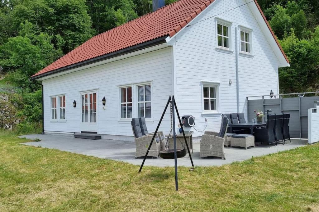 Moderne hus med 5 soverom og 2 bad på Hidra view 2