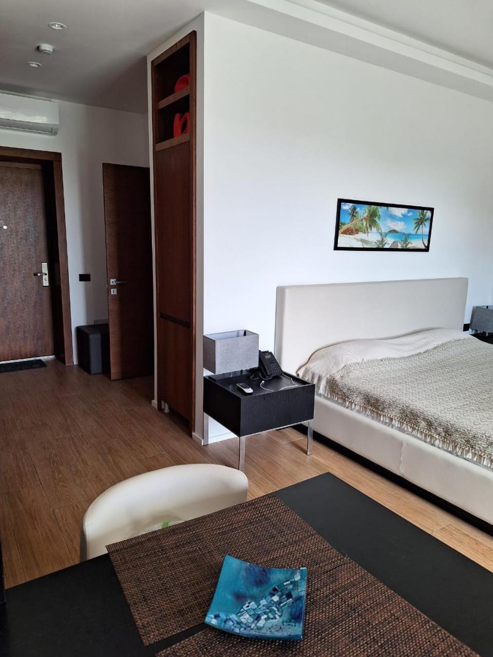 Sea Breeze White Villas 2