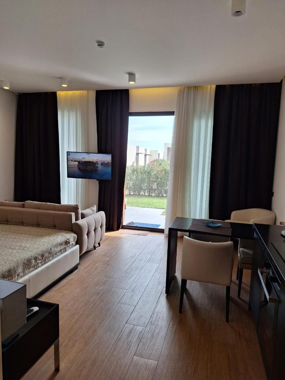 Sea Breeze White Villas 2