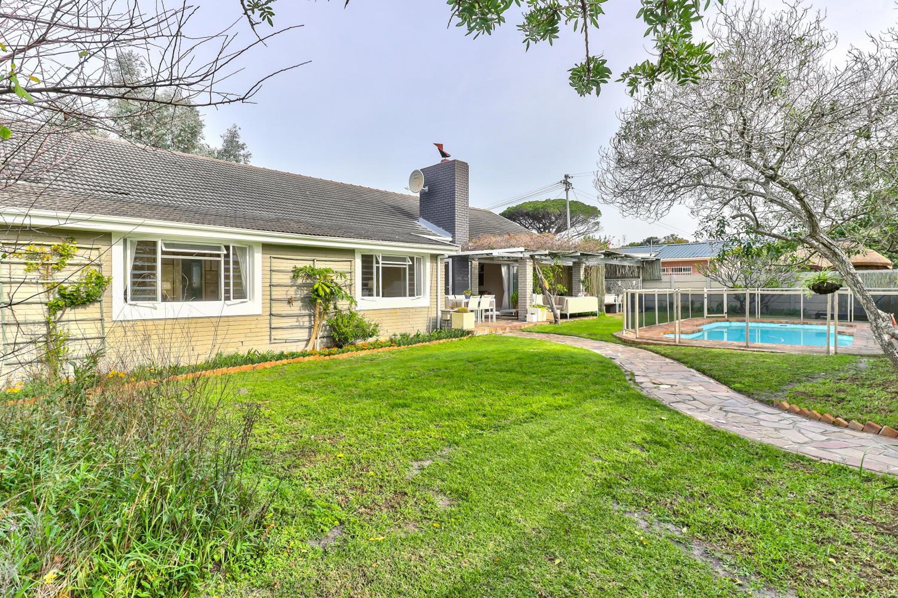 Bergvliet Maple Residence