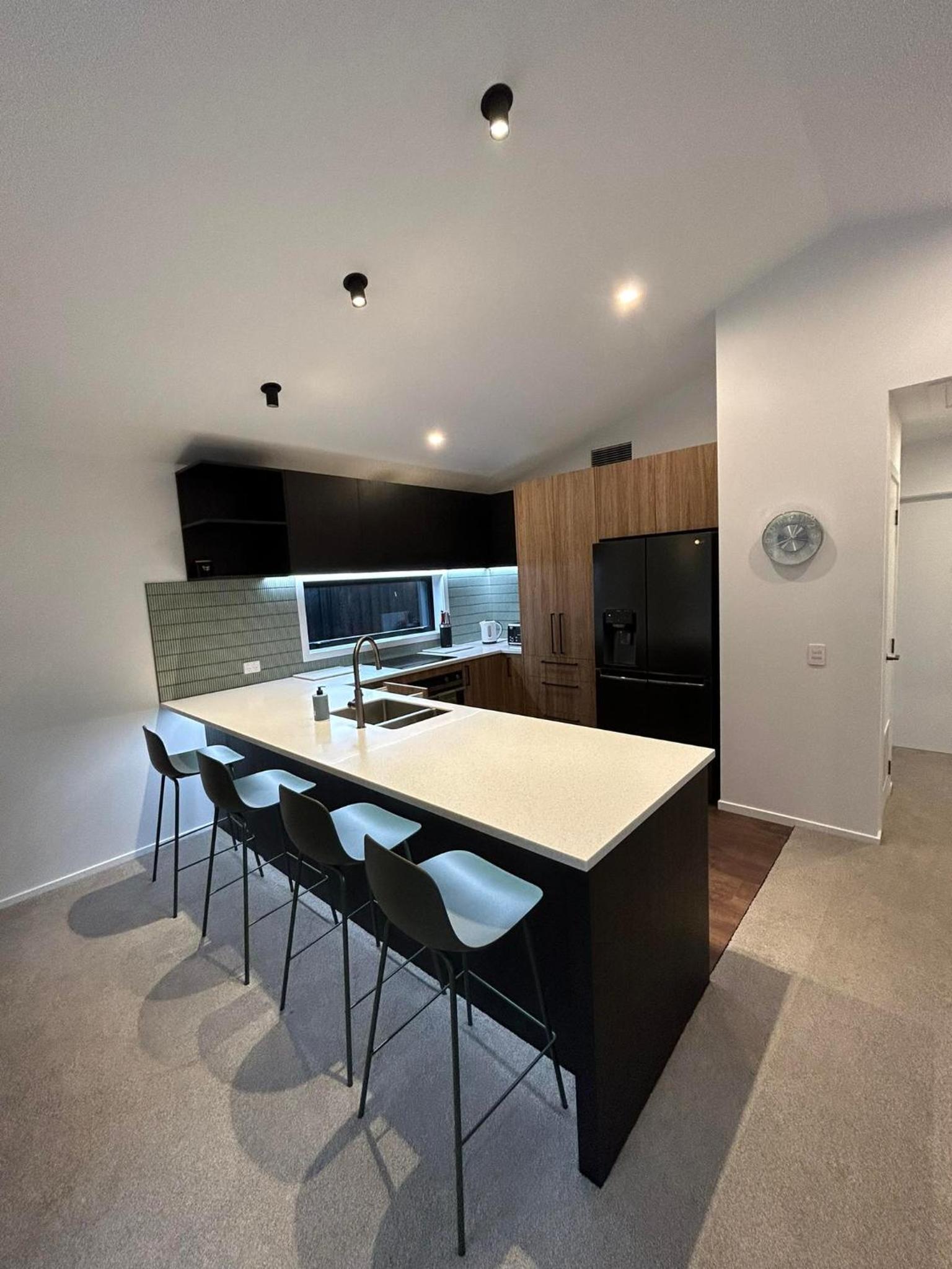 Wanaka Escape - Modern 2 bedroom house view 3