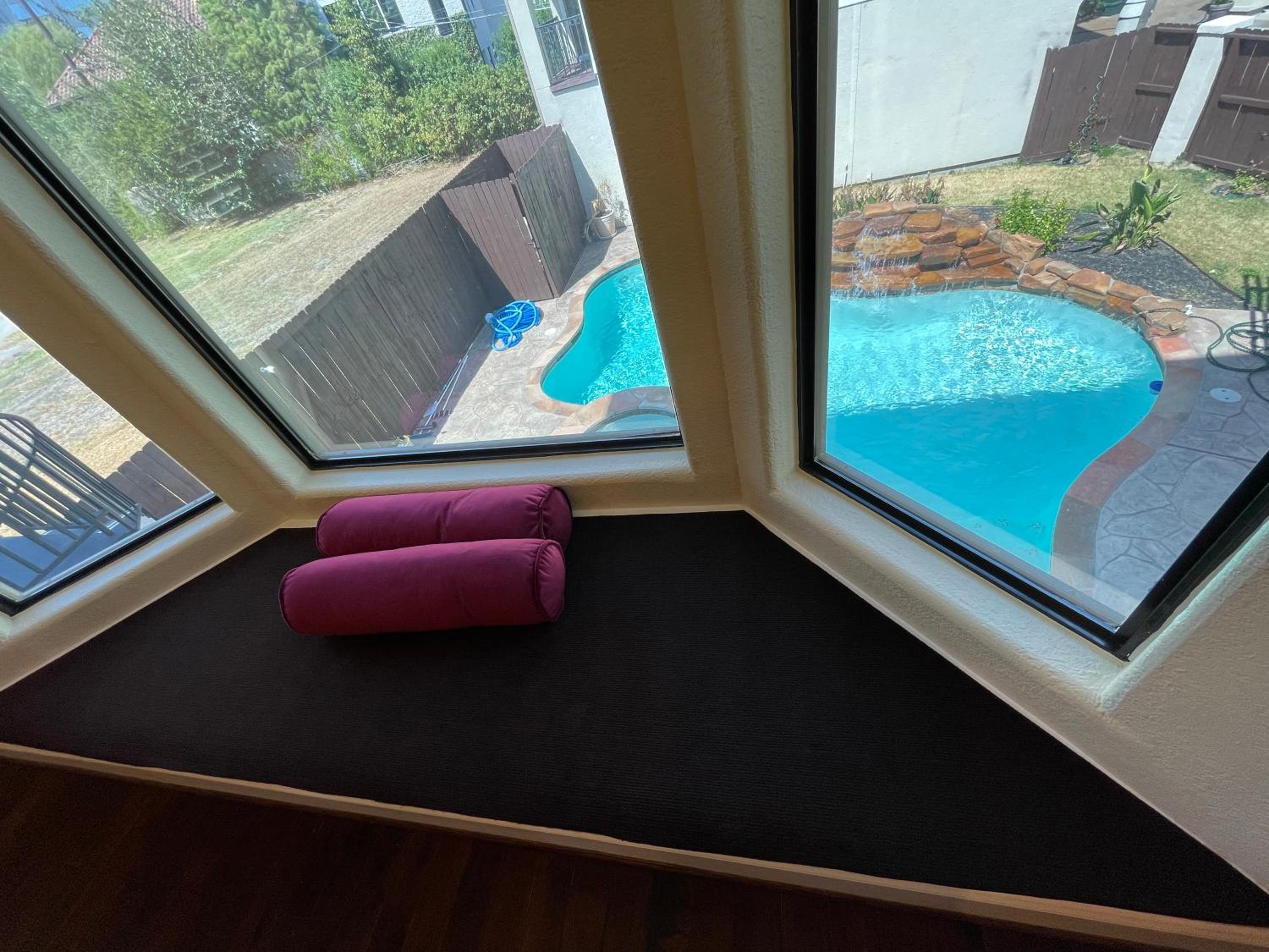 ADELINA mini-castle at Galleria with heated pool & spa