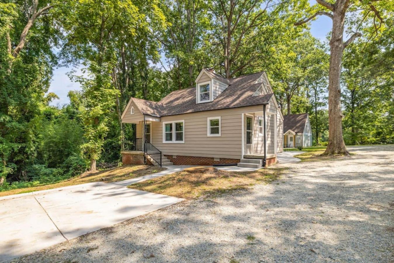 Quietude Place, Stylish 2 Bedroom House with Full Kitchen view 3