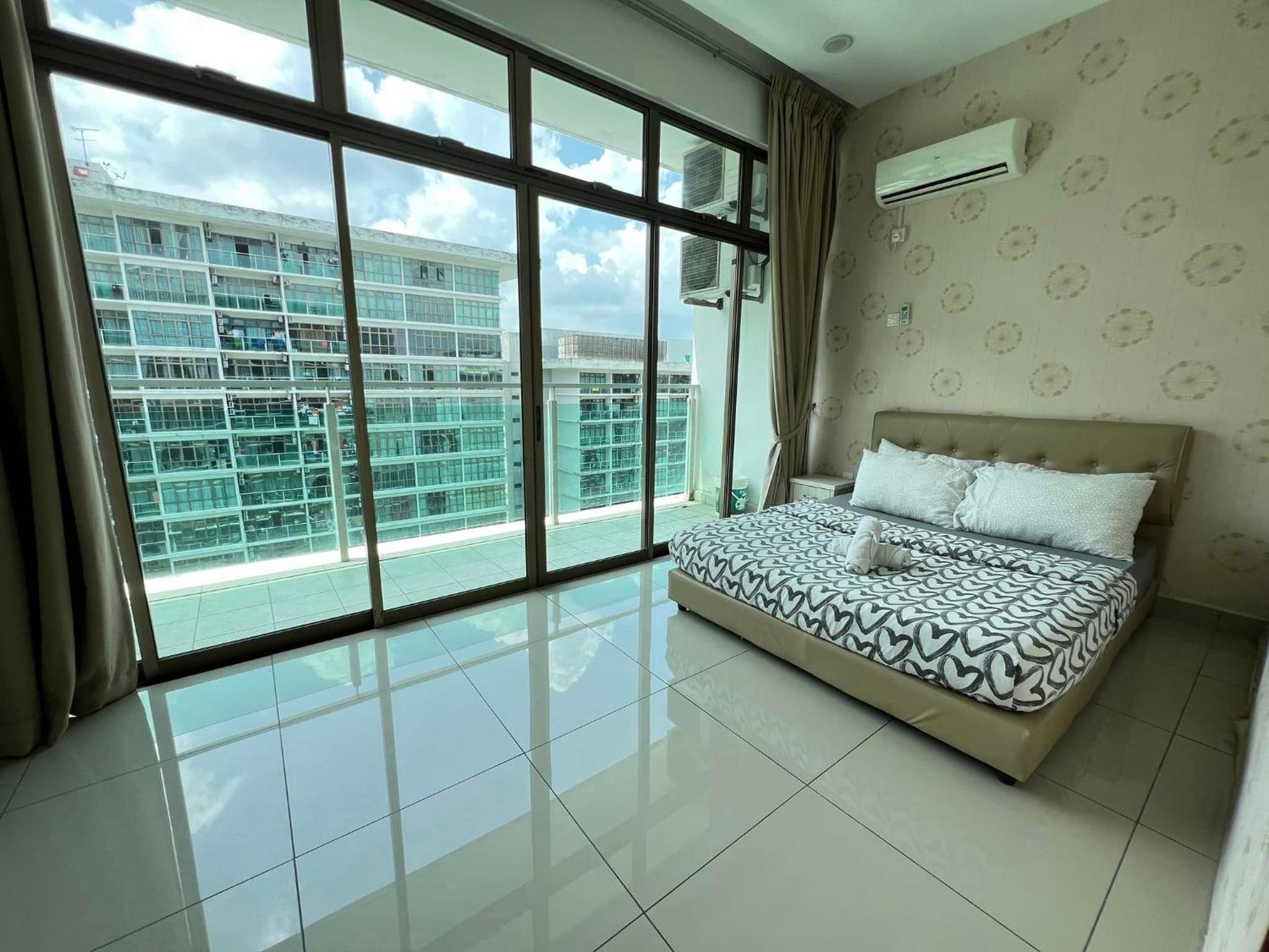 PALAZIO CONDO (MOUNT AUSTIN)
