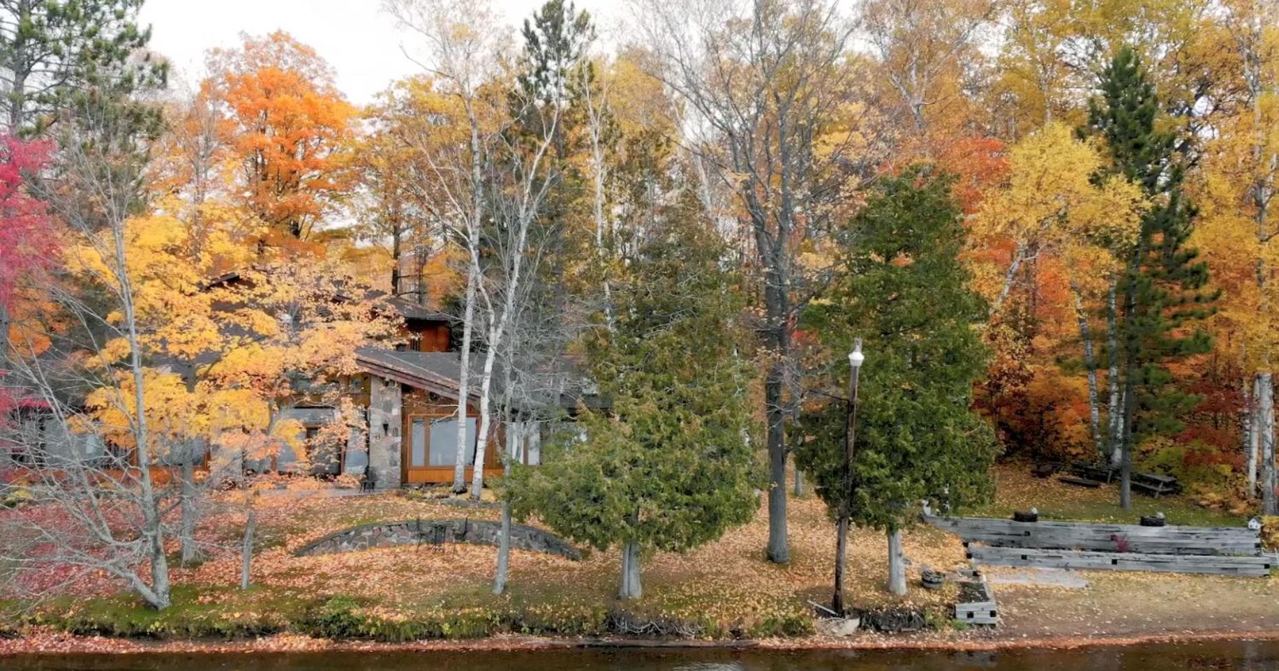 Dreamy Family Oasis ~ Lake Access ~ Games ~Skiing~Snowmobiling~Winter and Summer Activities