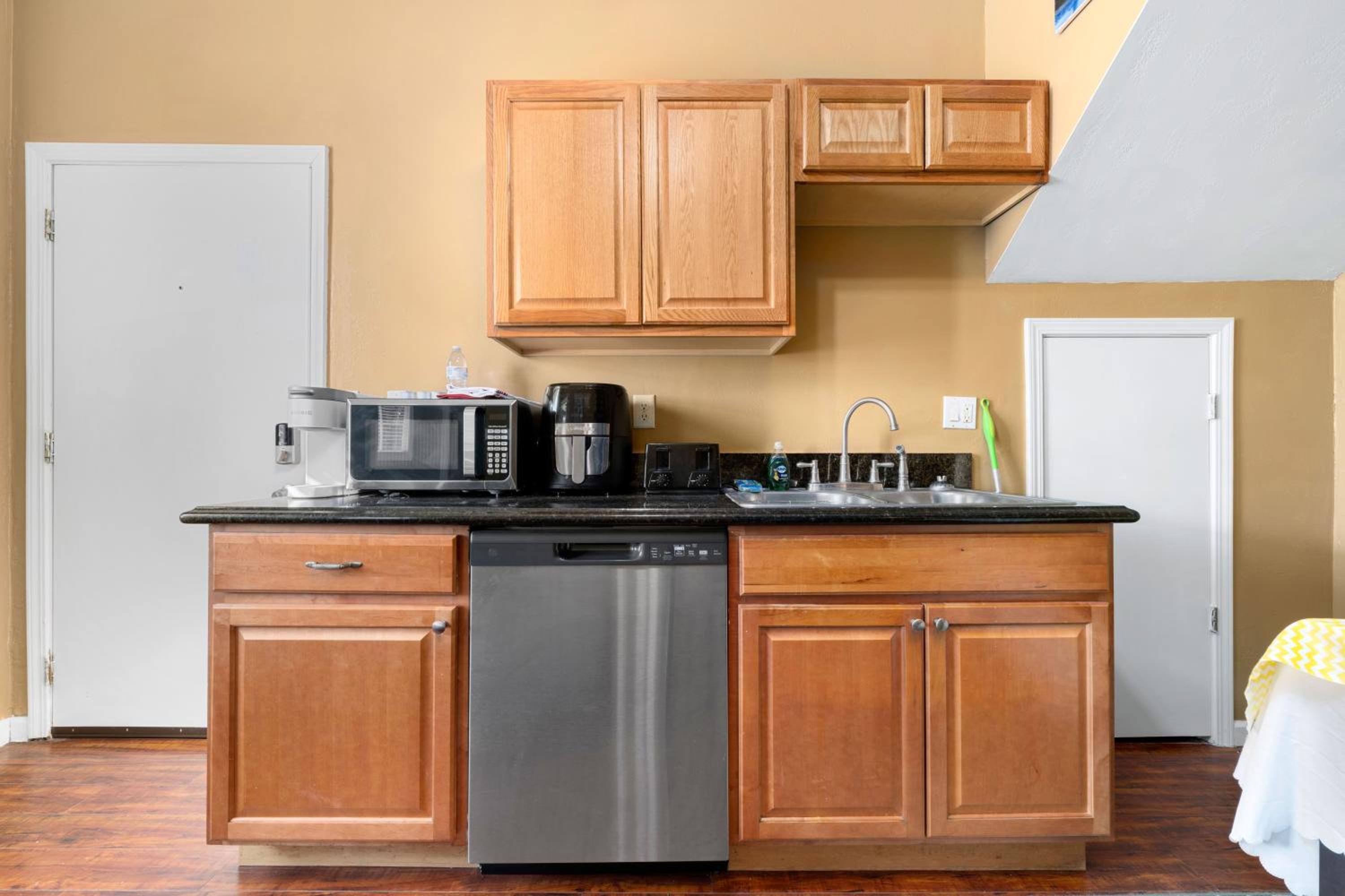 Cozy 1 bdr/1br near downtown view 4
