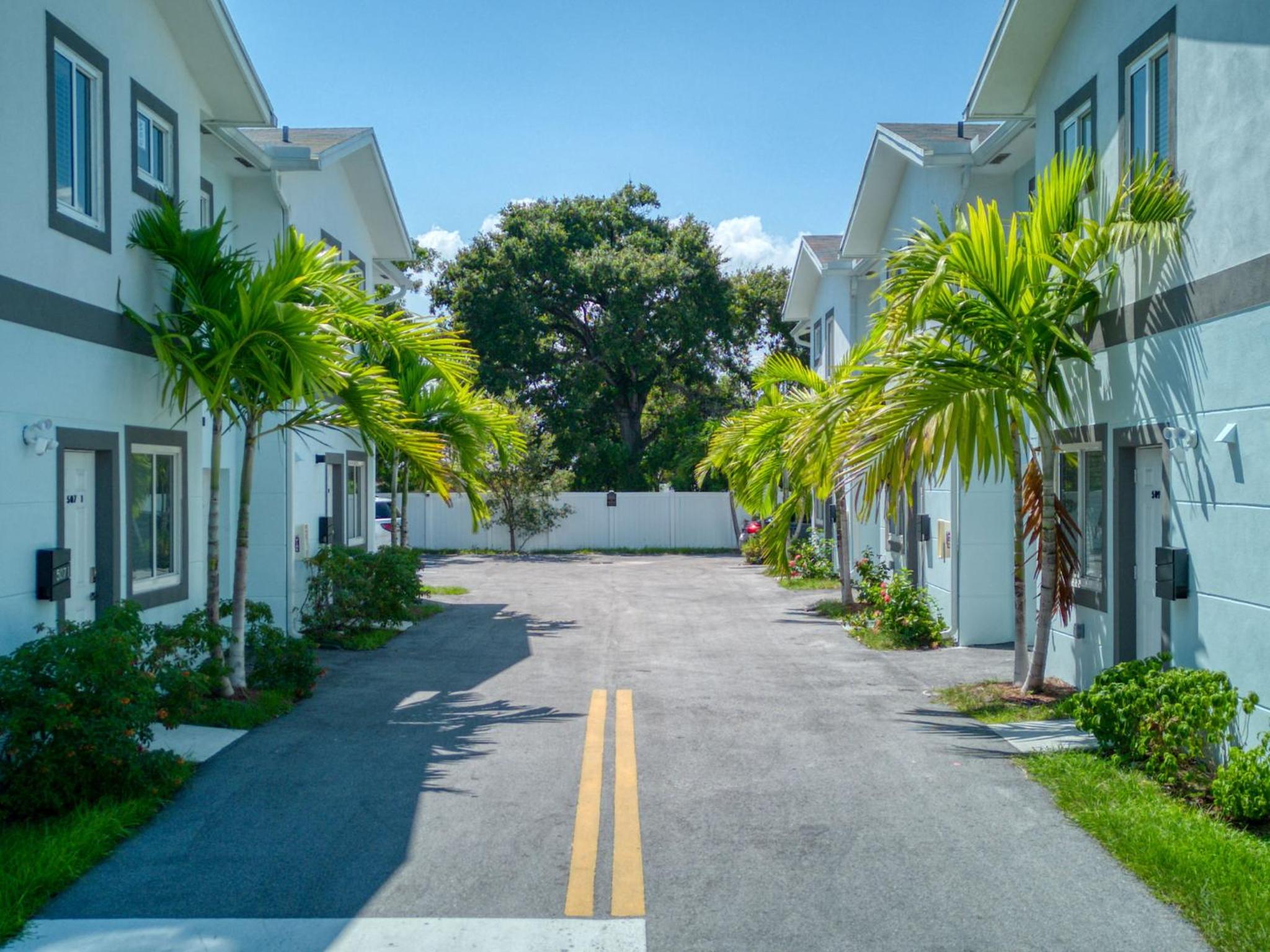 30 Guests 3 Identical Brand New Townhomes in Downtown Fort Lauderdale view 3