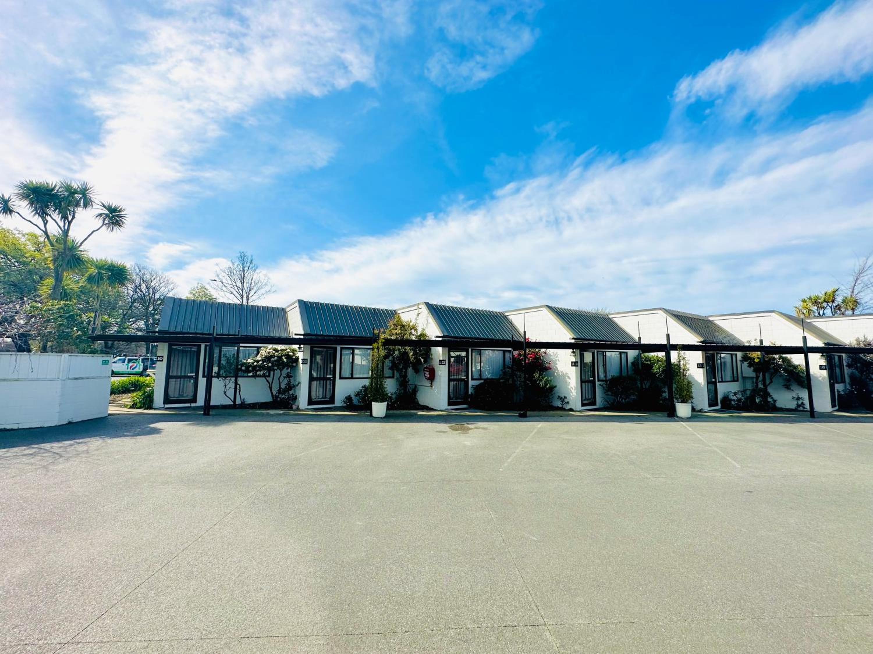 Gothic Heights Motel - Image 4