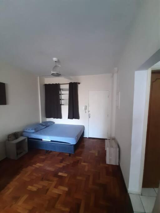 Kitnet a 20 metros da praia