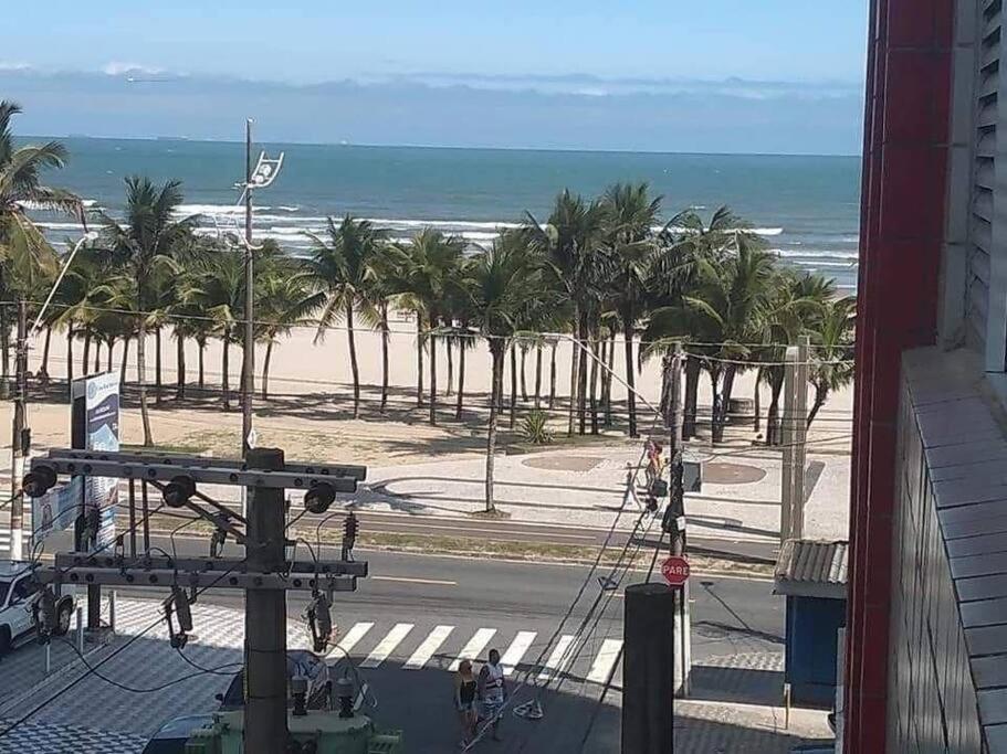 Kitnet a 20 metros da praia