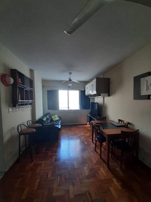 Kitnet a 20 metros da praia