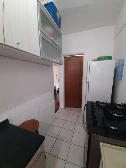 Kitnet a 20 metros da praia