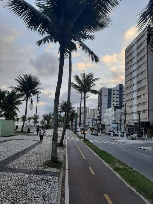 Kitnet a 20 metros da praia