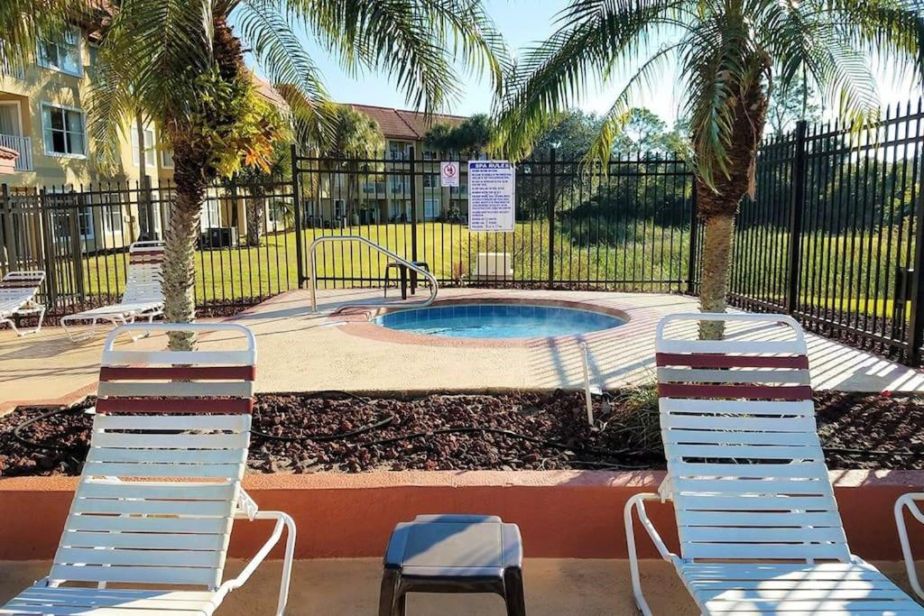 2bd/2bth Modern Condo on International Dr. w Pool ! Near Sea World and Universal