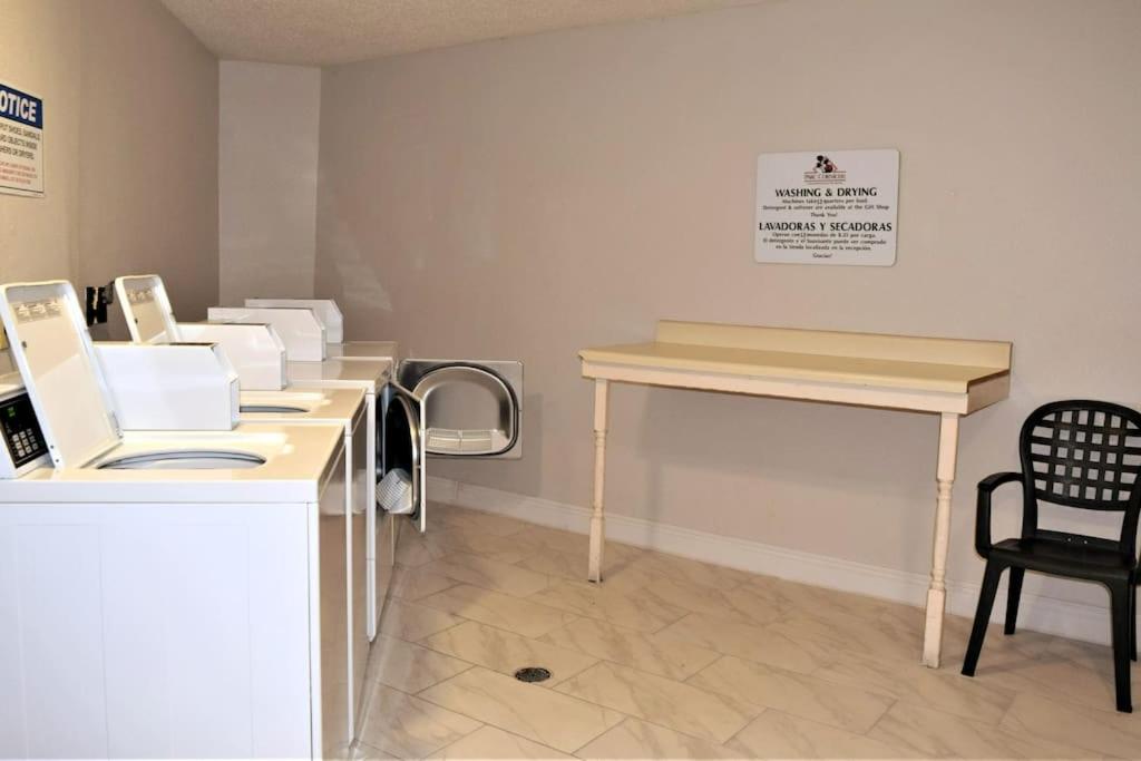 2bd/2bth Modern Condo on International Dr. w Pool ! Near Sea World and Universal