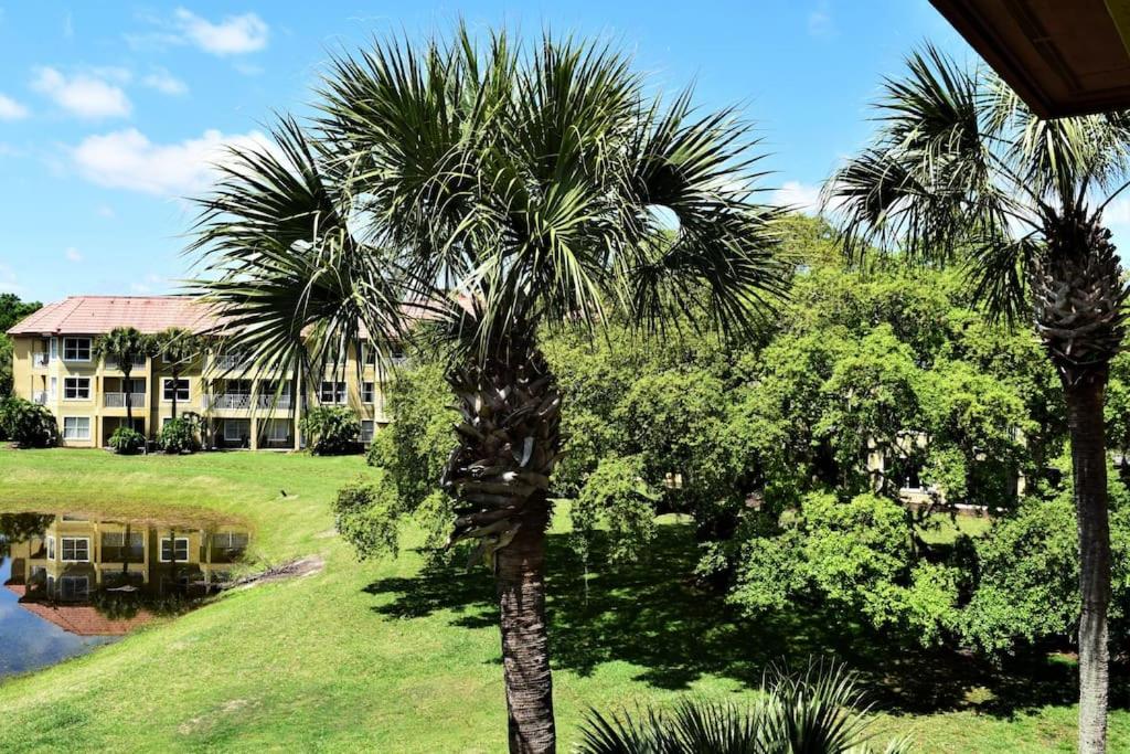 2bd/2bth Modern Condo on International Dr. w Pool ! Near Sea World and Universal