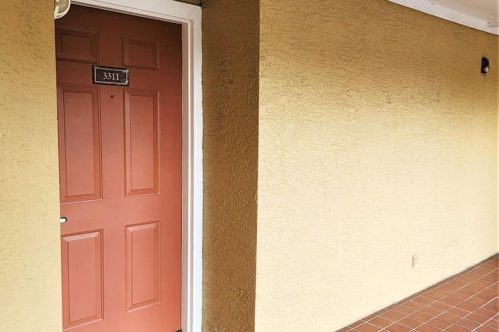 2bd/2bth Modern Condo on International Dr. w Pool ! Near Sea World and Universal