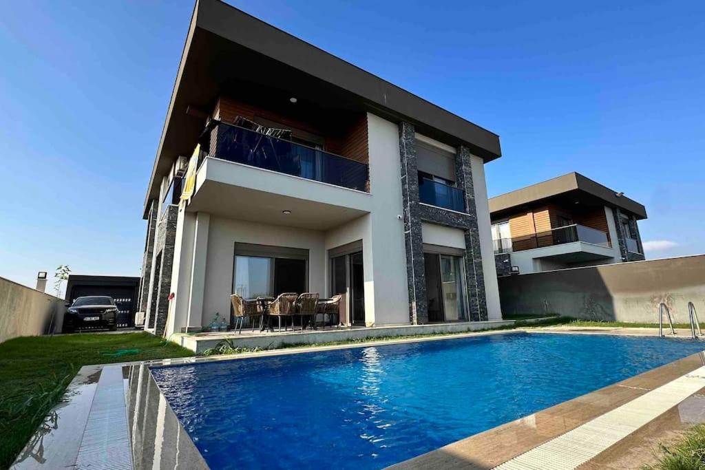 Modern Luxury Villa