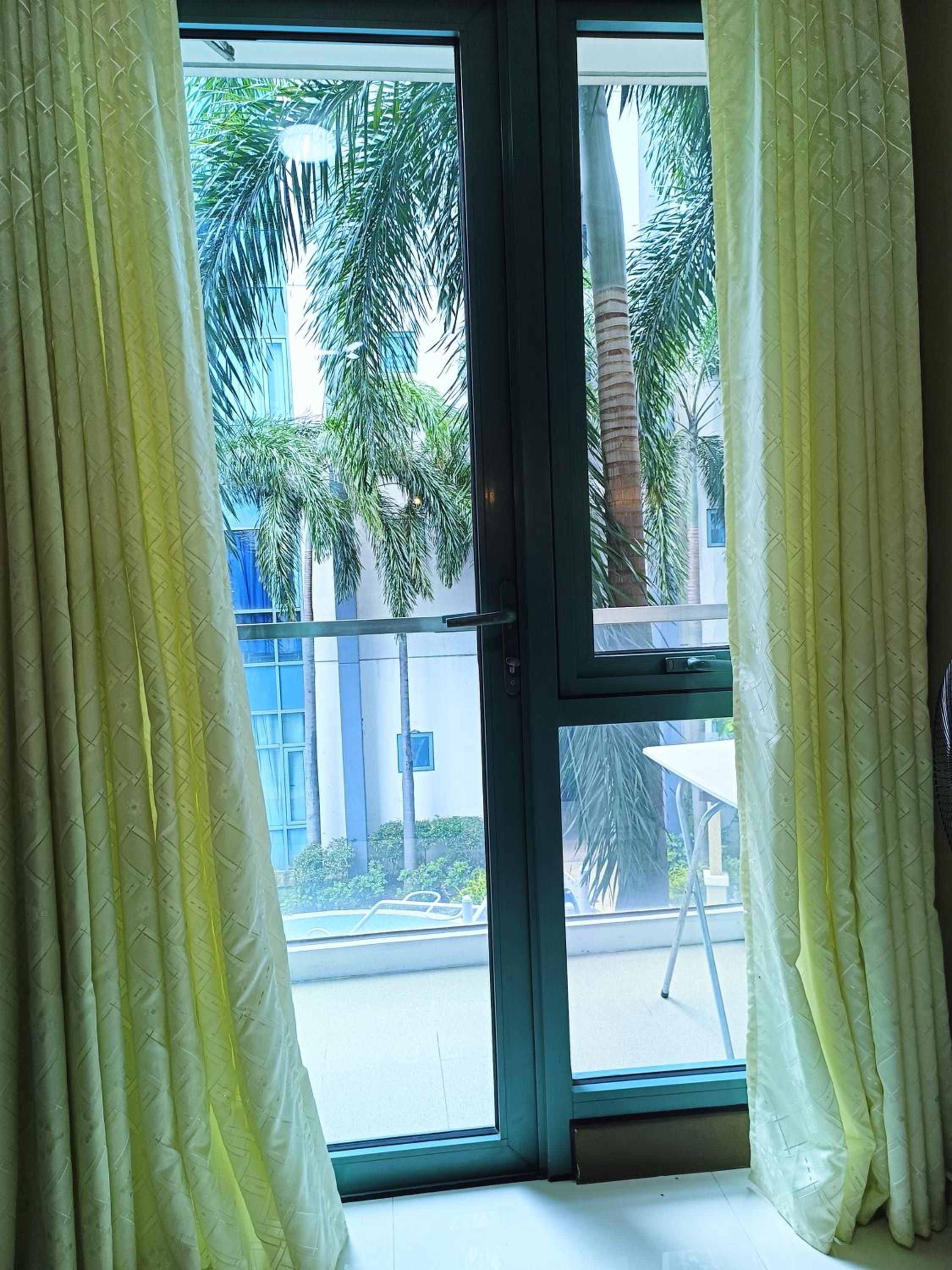 1BR at TWO PALMTREE VILLAS Across Manila airport terminal 3 view 2