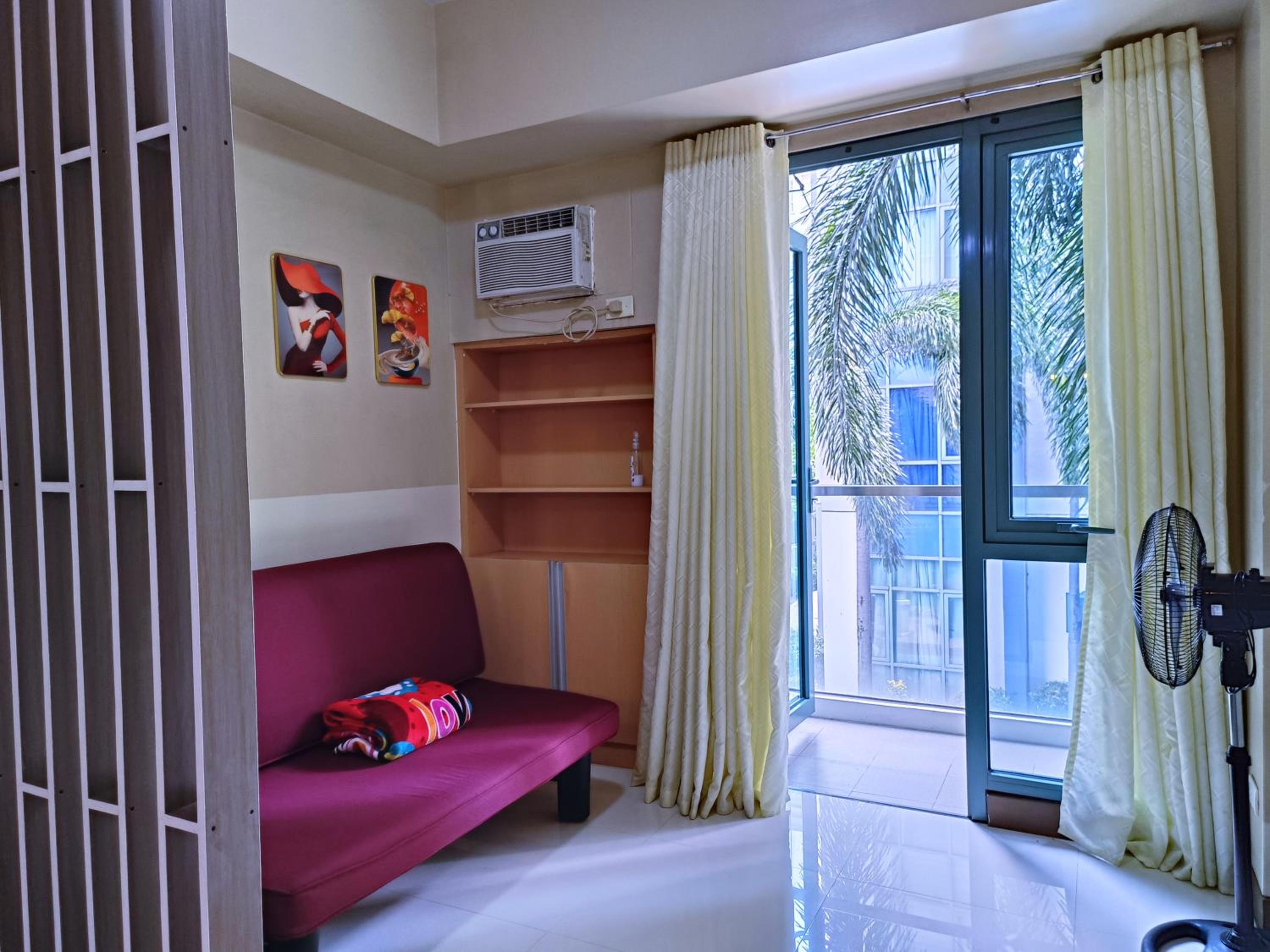 1BR at TWO PALMTREE VILLAS Across Manila airport terminal 3 view 4
