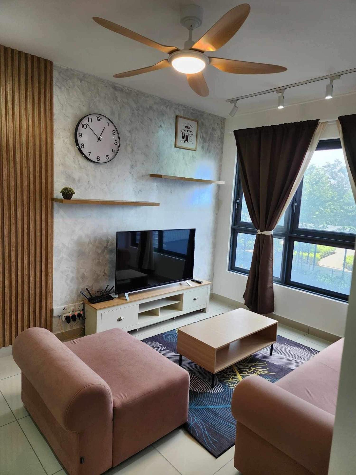 5 mins to IKEA Mytown M Vertica Hanan Residence