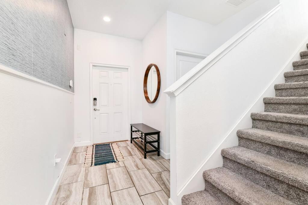 Bright and Sunny Townhouse With Pool Enjoy and Relax