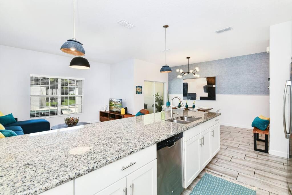 Bright and Sunny Townhouse With Pool Enjoy and Relax
