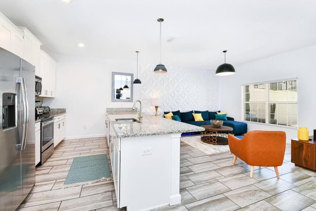 Bright and Sunny Townhouse With Pool Enjoy and Relax