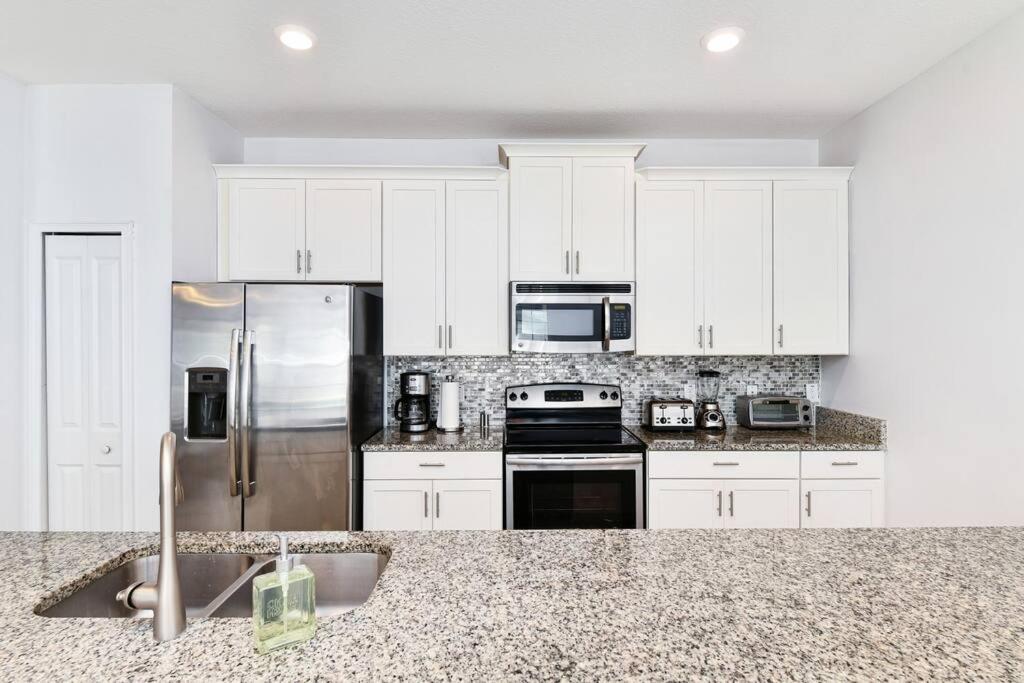 Bright and Sunny Townhouse With Pool Enjoy and Relax