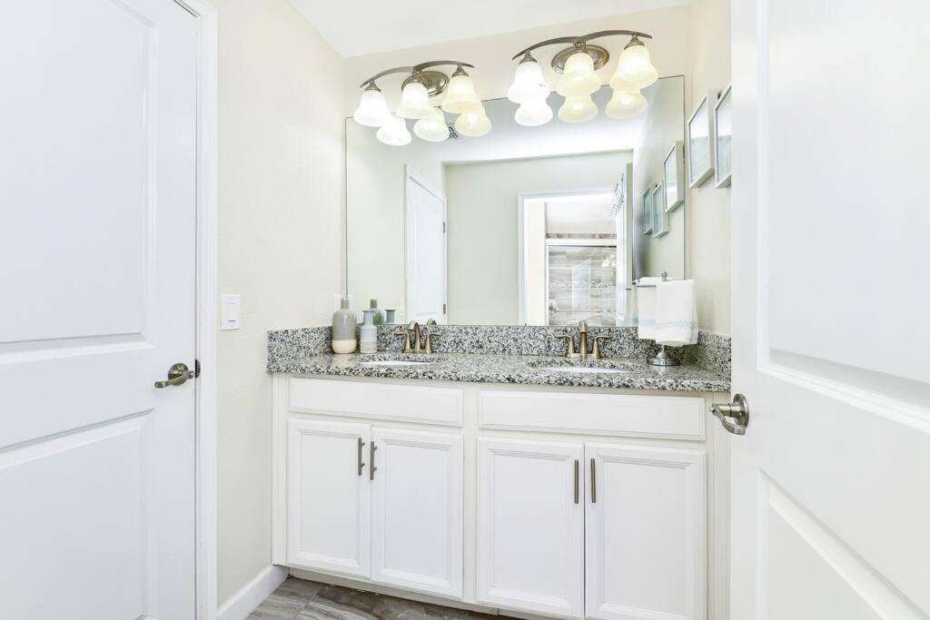 Bright and Sunny Townhouse With Pool Enjoy and Relax