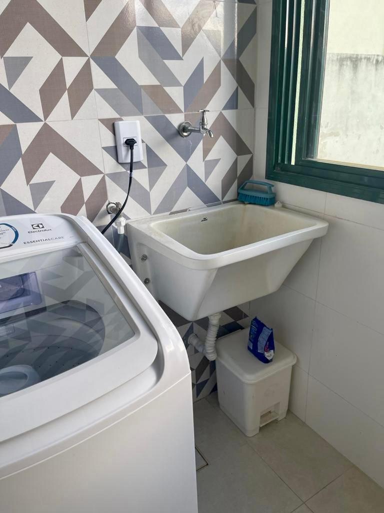 BEIRA MAR 3 suítes, lavabo, 2 Vagas Garagem, varandão, Smart TV- MELHOR LOCALIZAÇÃO - WIFI Vivo Fibra view 4