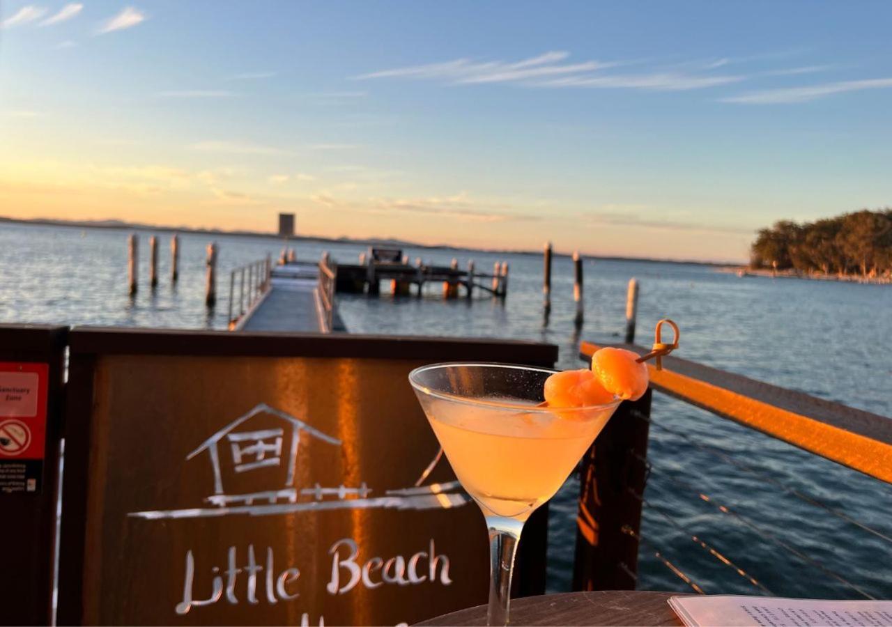 Holiday Paradise - FIFTEEN Marty's @ Little Beach