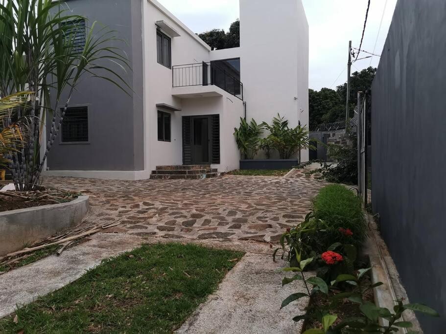 Three bedrooms House on first floor and access to swimming pool view 2