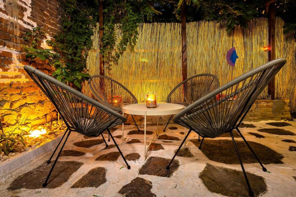 Modern 1BR Apartment with Private Garden Top Center