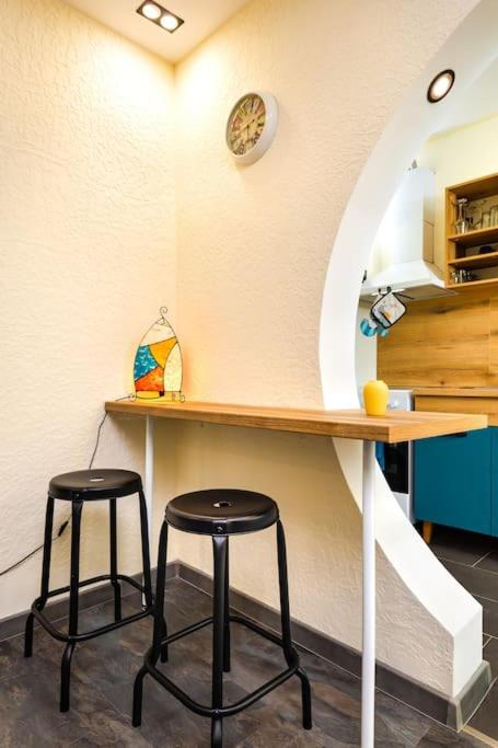 Modern 1BR Apartment with Private Garden Top Center
