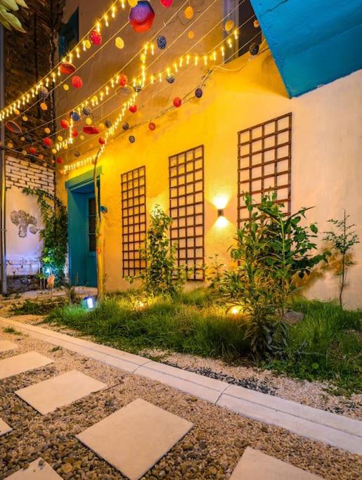 Modern 1BR Apartment with Private Garden Top Center