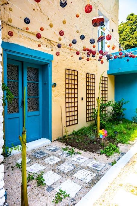 Modern 1BR Apartment with Private Garden Top Center