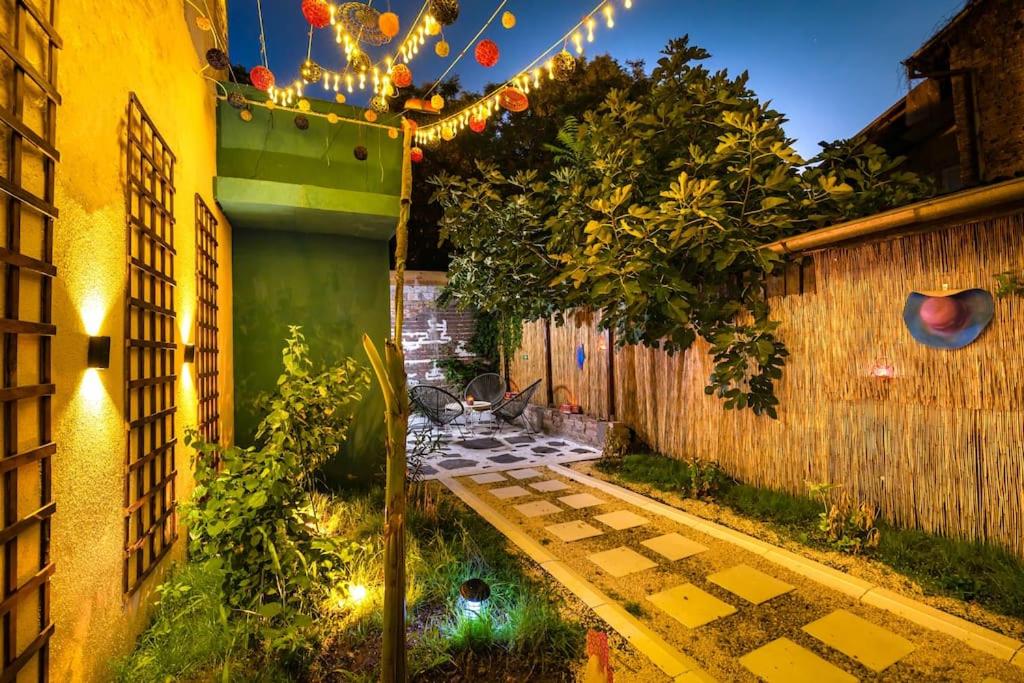 Modern 1BR Apartment with Private Garden Top Center