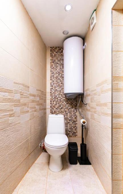 Modern 1BR Apartment with Private Garden Top Center