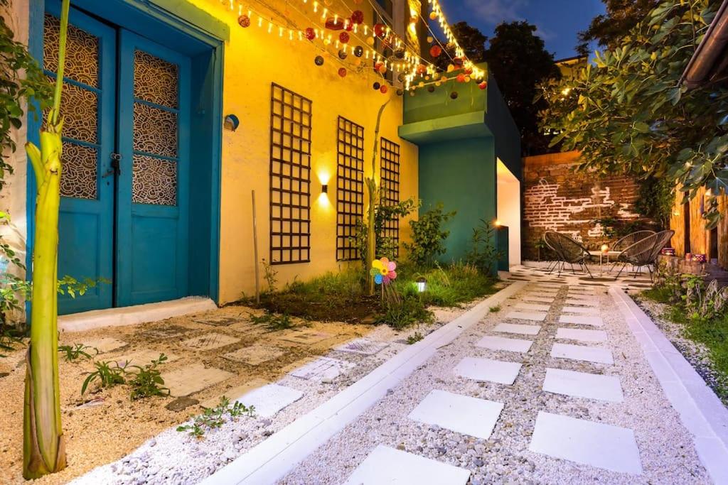 Modern 1BR Apartment with Private Garden Top Center