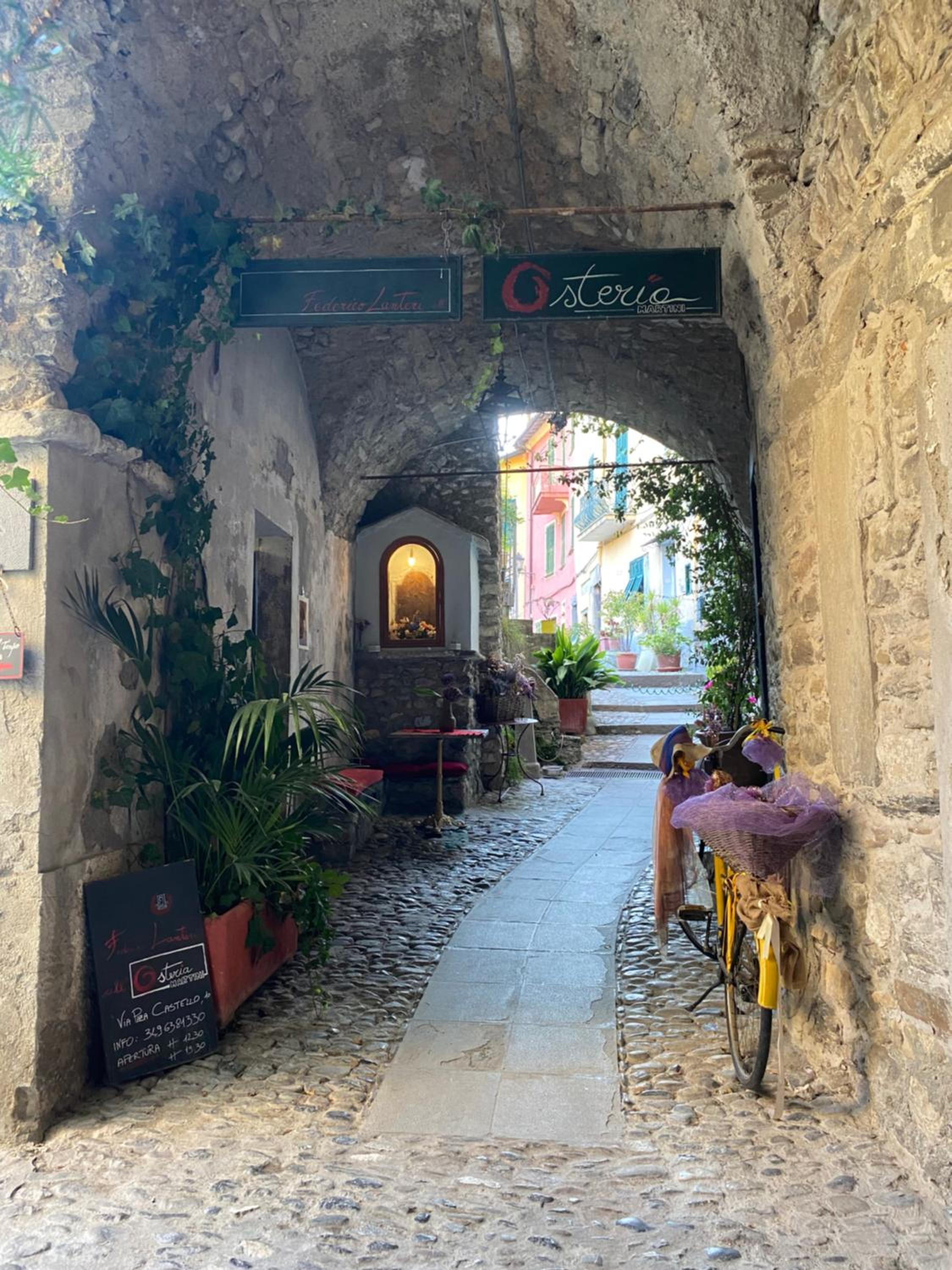 Iconic Italian Townhouse w Rooftop Terrace & Mountain View, Pigna view 4