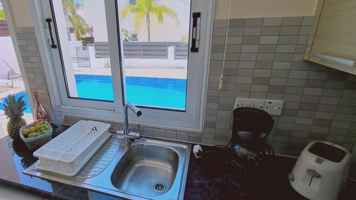STAY Sunny Bay Villa