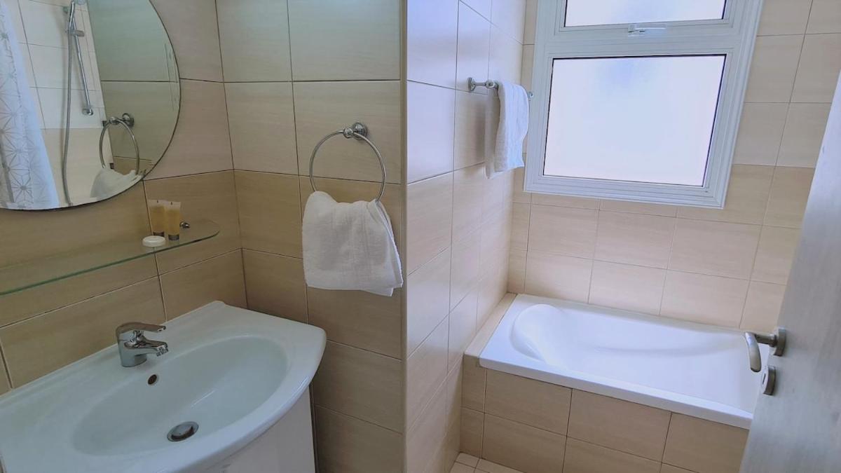 STAY Sunny Bay Villa